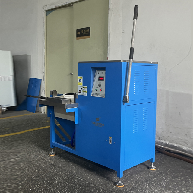 TAEANTECH 1-20kg Manual Tilting Gold Smelting Furnace