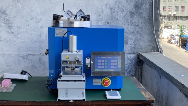 TAEANTECH Vacuum wax injection machine
