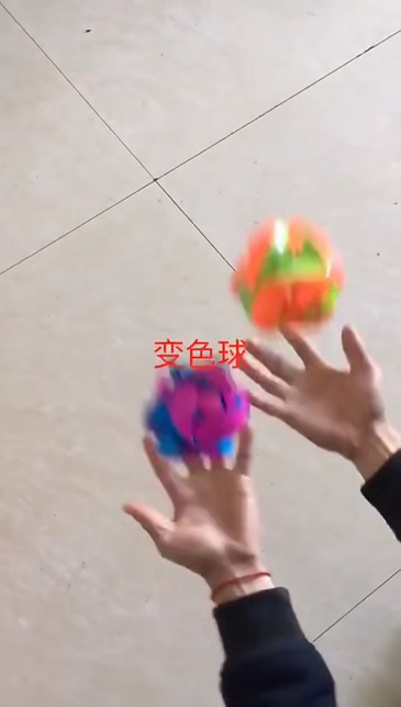 Hand Throwing Ball Telescopic Ball One Ball Two-Color Hand Throwing Color Changing Toy Hand Thrown Color-changing Ball