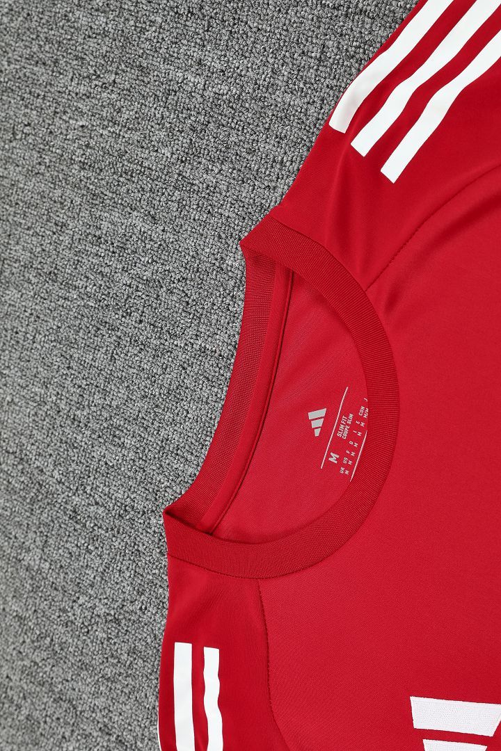 2025/26 Manchester United Short Sleeve Training Suits