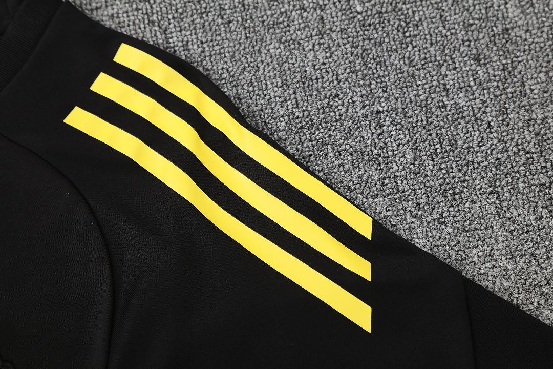 2025/26 Manchester United Short Sleeve Training Suits