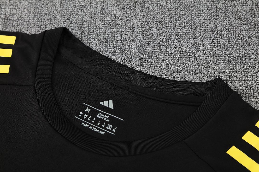 2025/26 Manchester United Short Sleeve Training Suits
