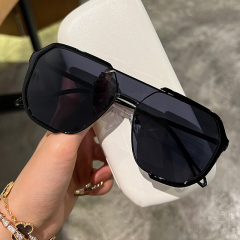 Double-Beam Oversized Sunglasses - Trendy Flat Lens Sunshade with Decorative Frame