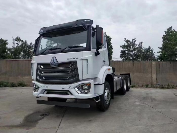 SINOTRUK HOWO N7 6X4 TRACTOR TRUCK
