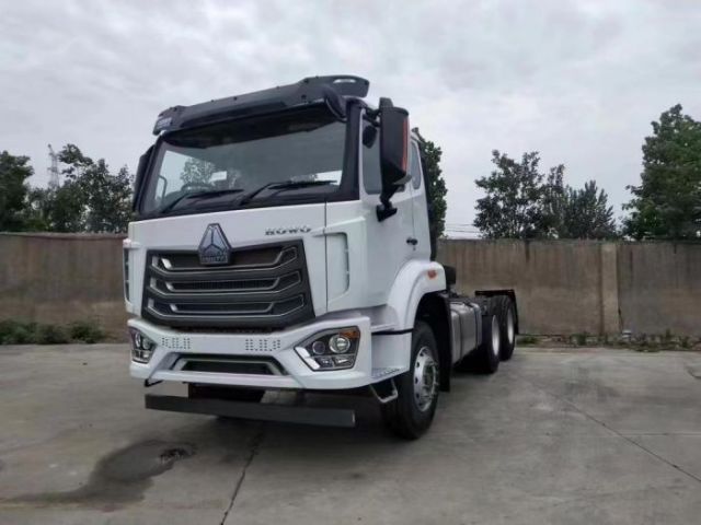 SINOTRUK HOWO N7 6X4 TRACTOR TRUCK