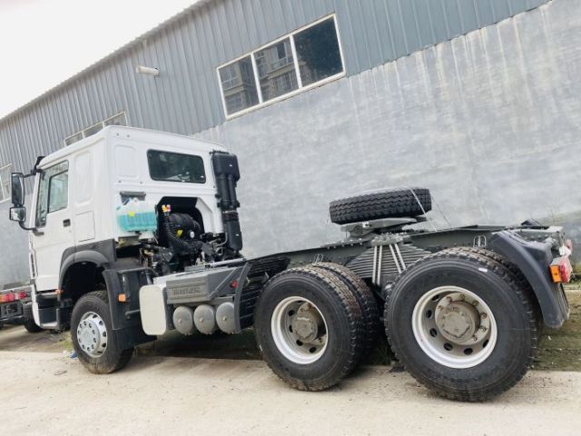 SINOTRUK HOWO 6X4 430HP TRACTOR TRUCK