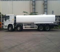 SINOTRUK HOWO 8×4 WATER TANKER TRUCK