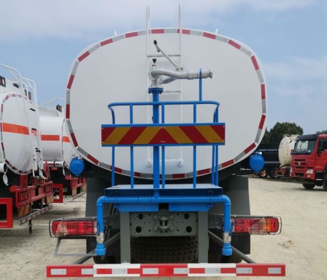 SINOTRUK HOWO 6×4 WATER TANKER TRUCK