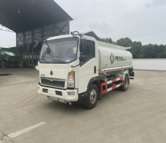 SINOTRUK HOWO 4*2 LIGHT FUEL TANKER TRUCK