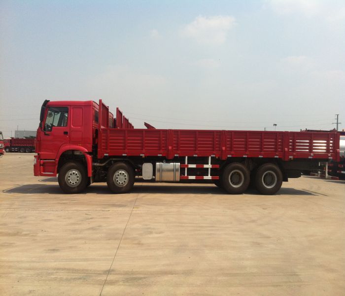 SINOTRUK HOWO 8×4 CARGO TRUCK