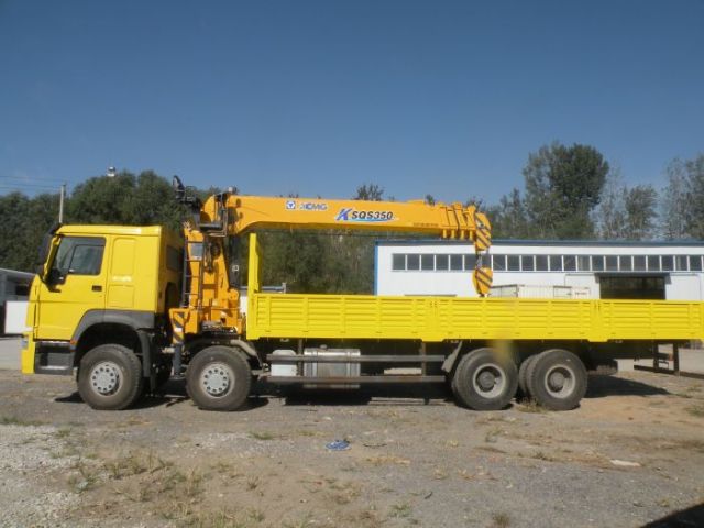 SINOTRUK HOWO 8×4 TRUCK MOUNTED CRANE