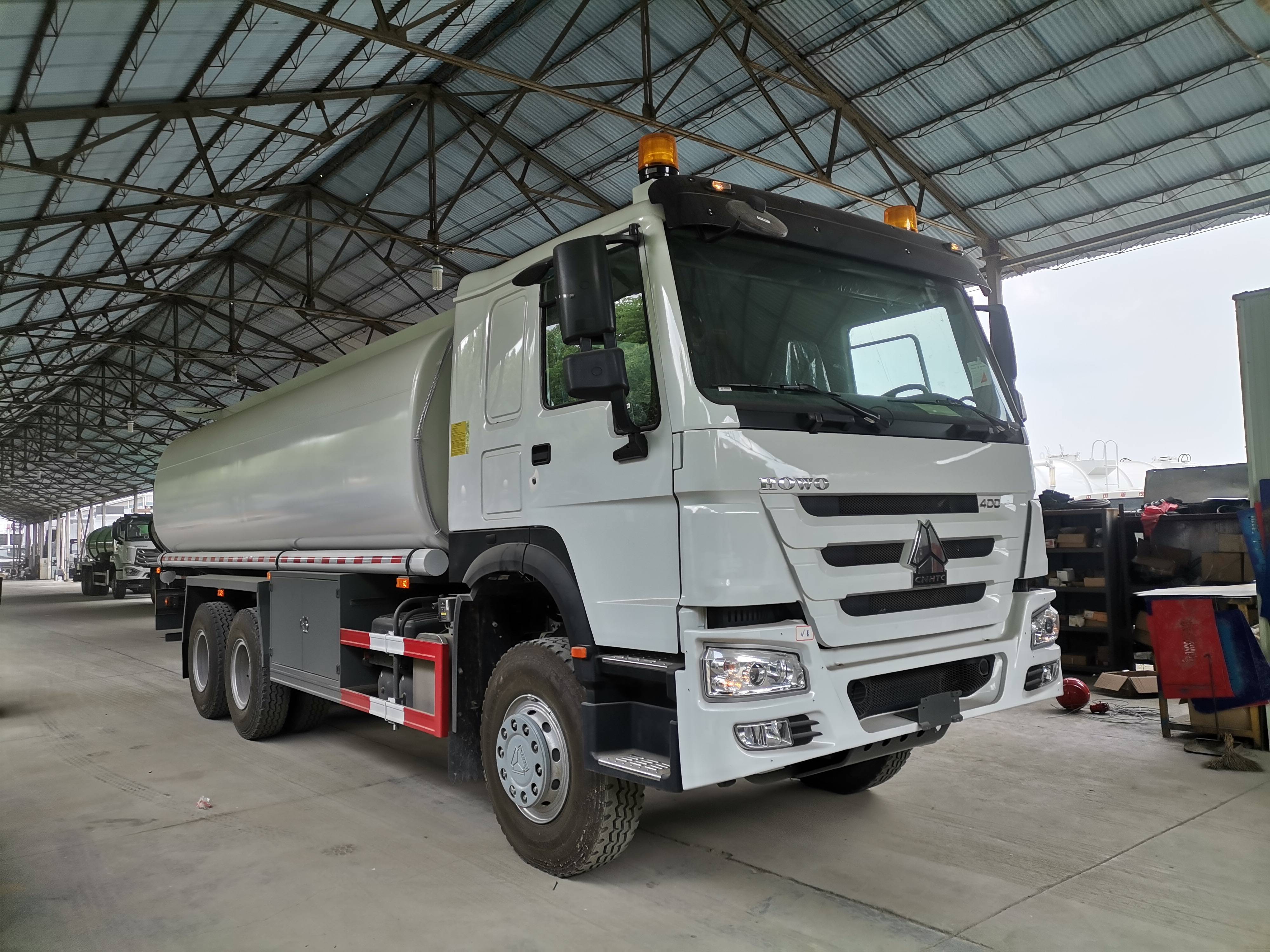 SINOTRUK HOWO 6×4 FUEL TANKER TRUCK