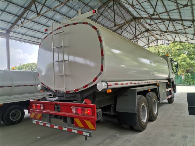 SINOTRUK HOWO 6×4 FUEL TANKER TRUCK