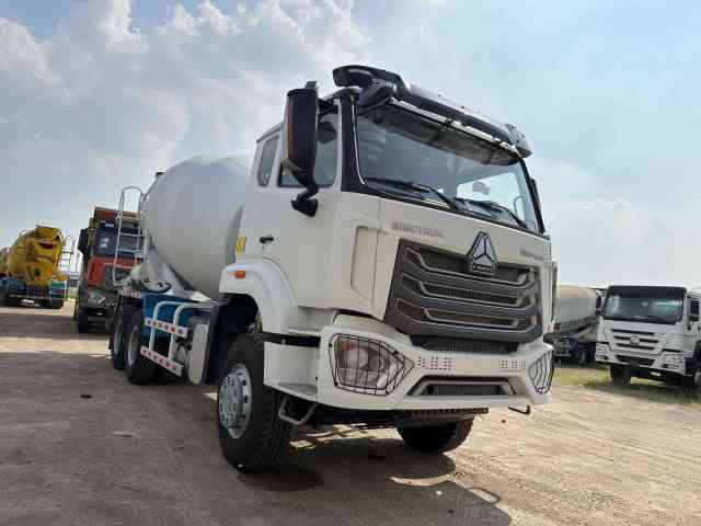 SINOTRUK HOWO N7 6x4 MIXER TANKER TRUCK