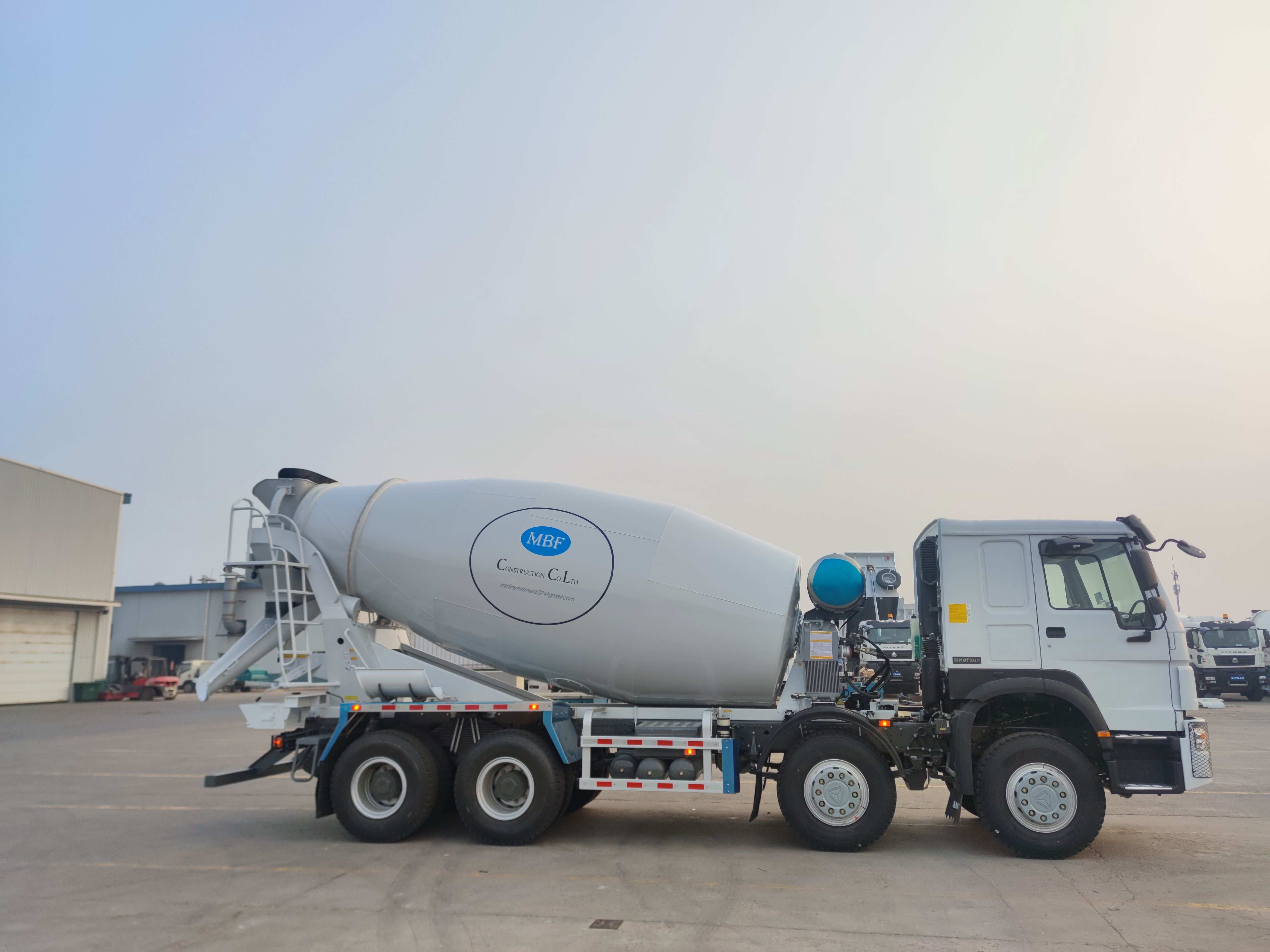 SINOTRUK HOWO 8x4 MIXER TANKER TRUCK
