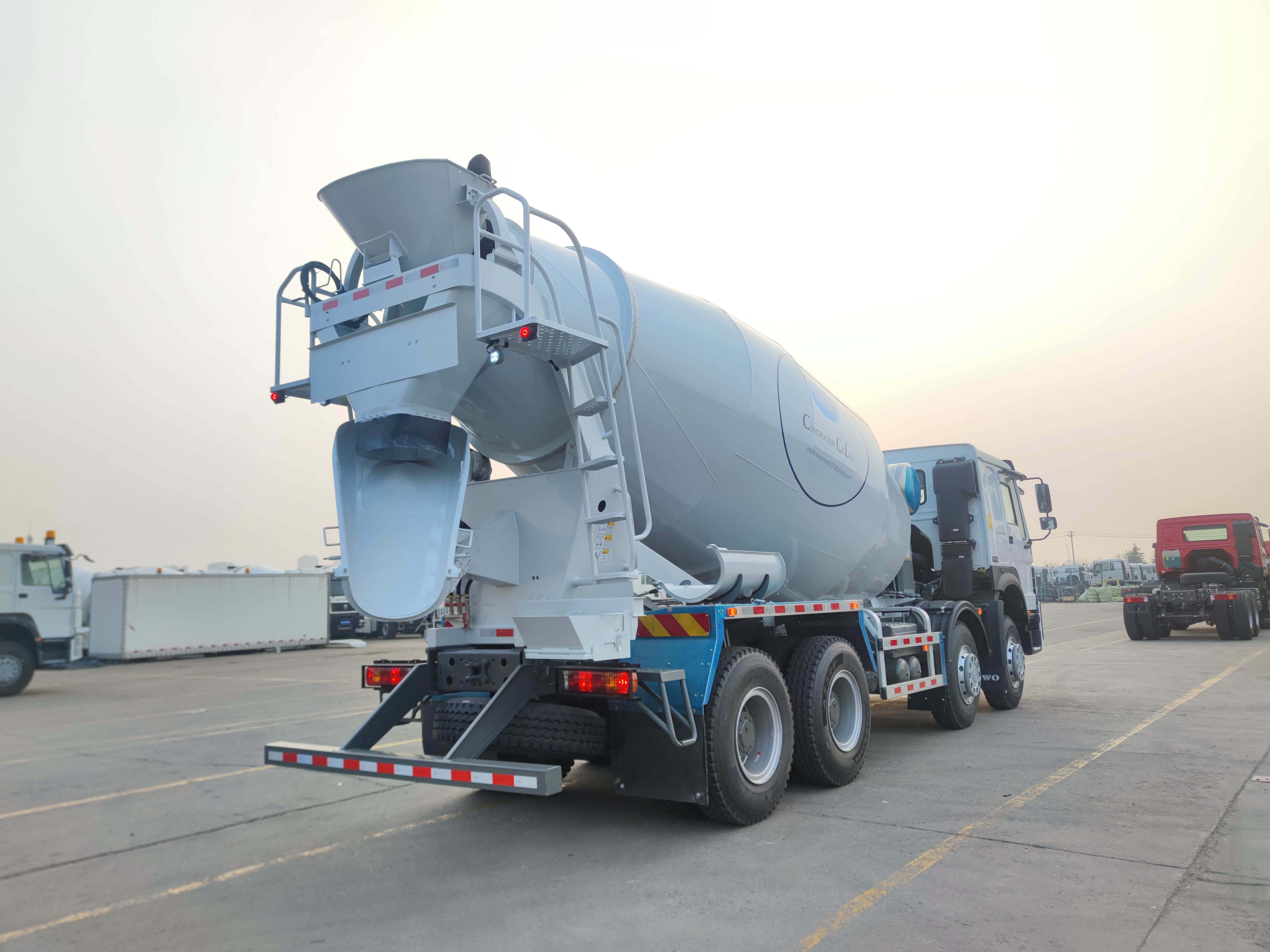 SINOTRUK HOWO 8x4 MIXER TANKER TRUCK