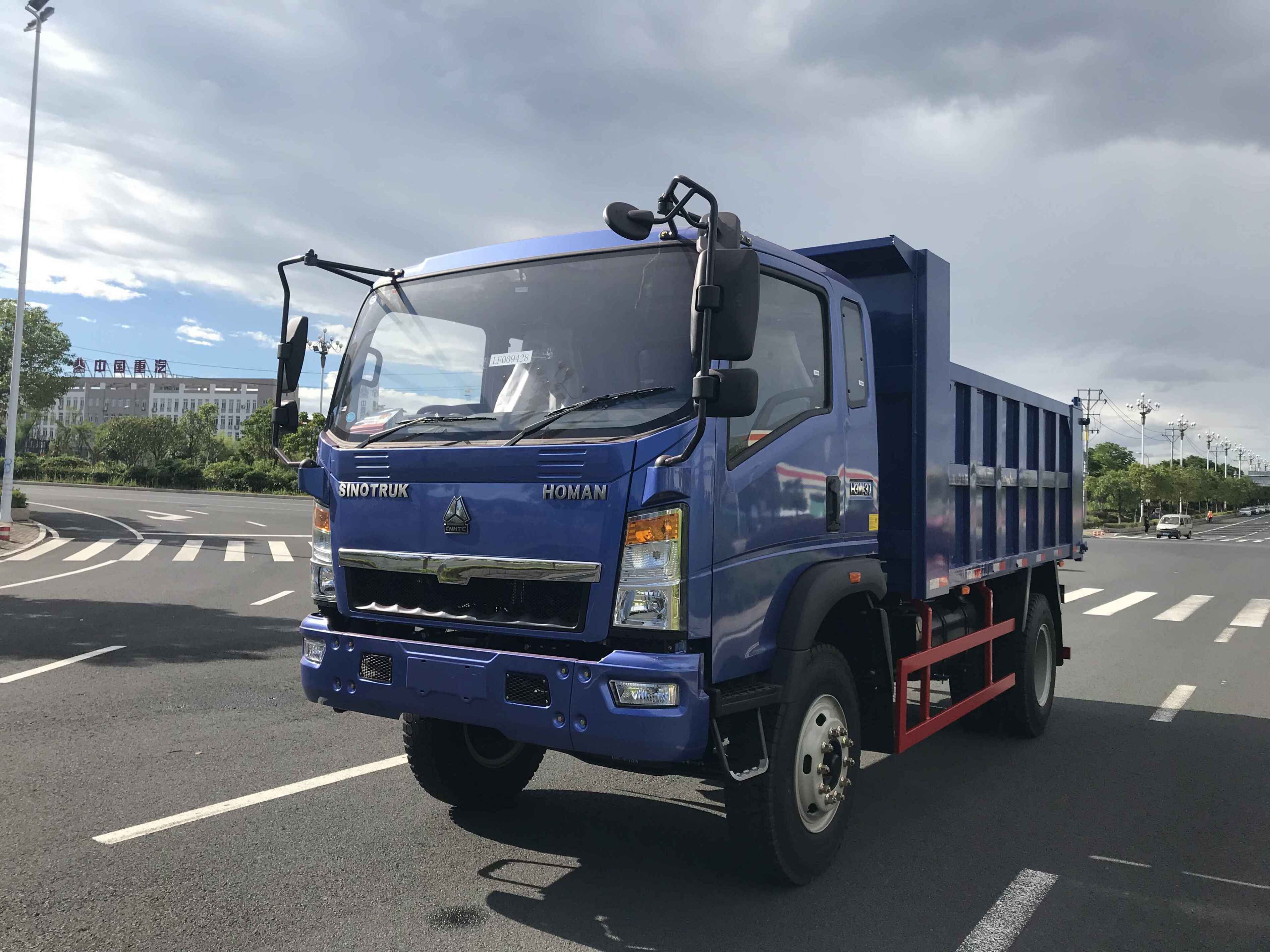 SINOTRUK HOWO 4*2 LIGHT TIPPER TRUCK