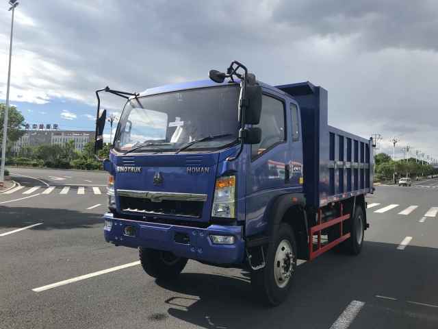 SINOTRUK HOWO 4*2 LIGHT TIPPER TRUCK
