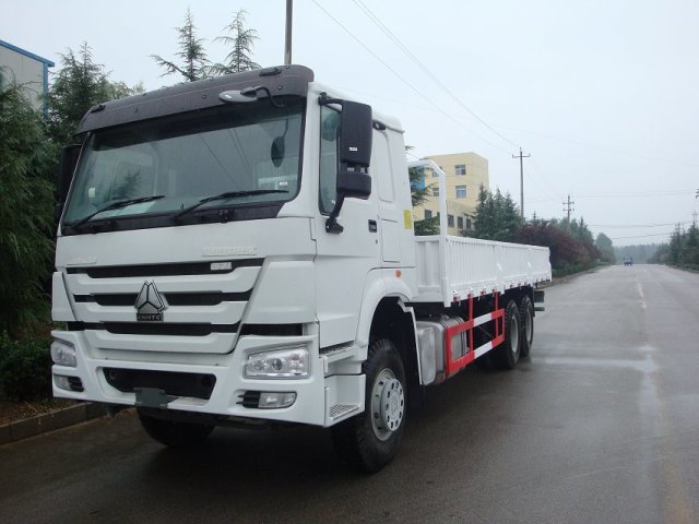 SINOTRUK HOWO 6×4 CARGO TRUCK