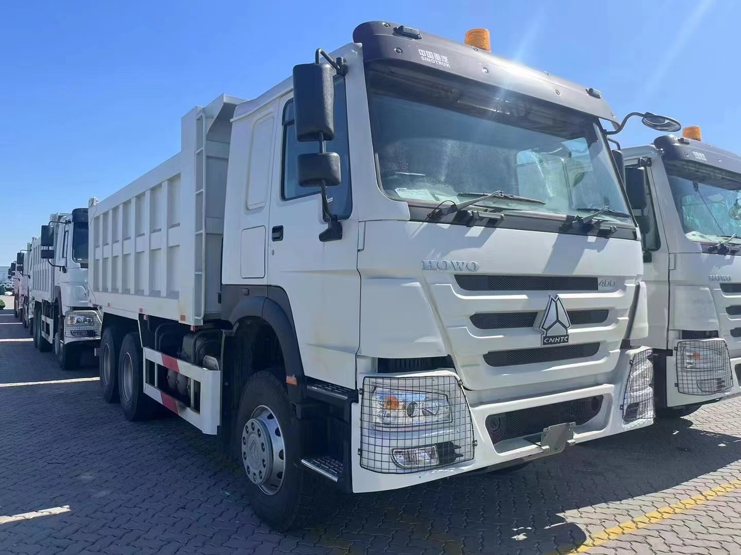 CAMINHÃO BASCULANTE SINOTRUK HOWO 6×4 25T