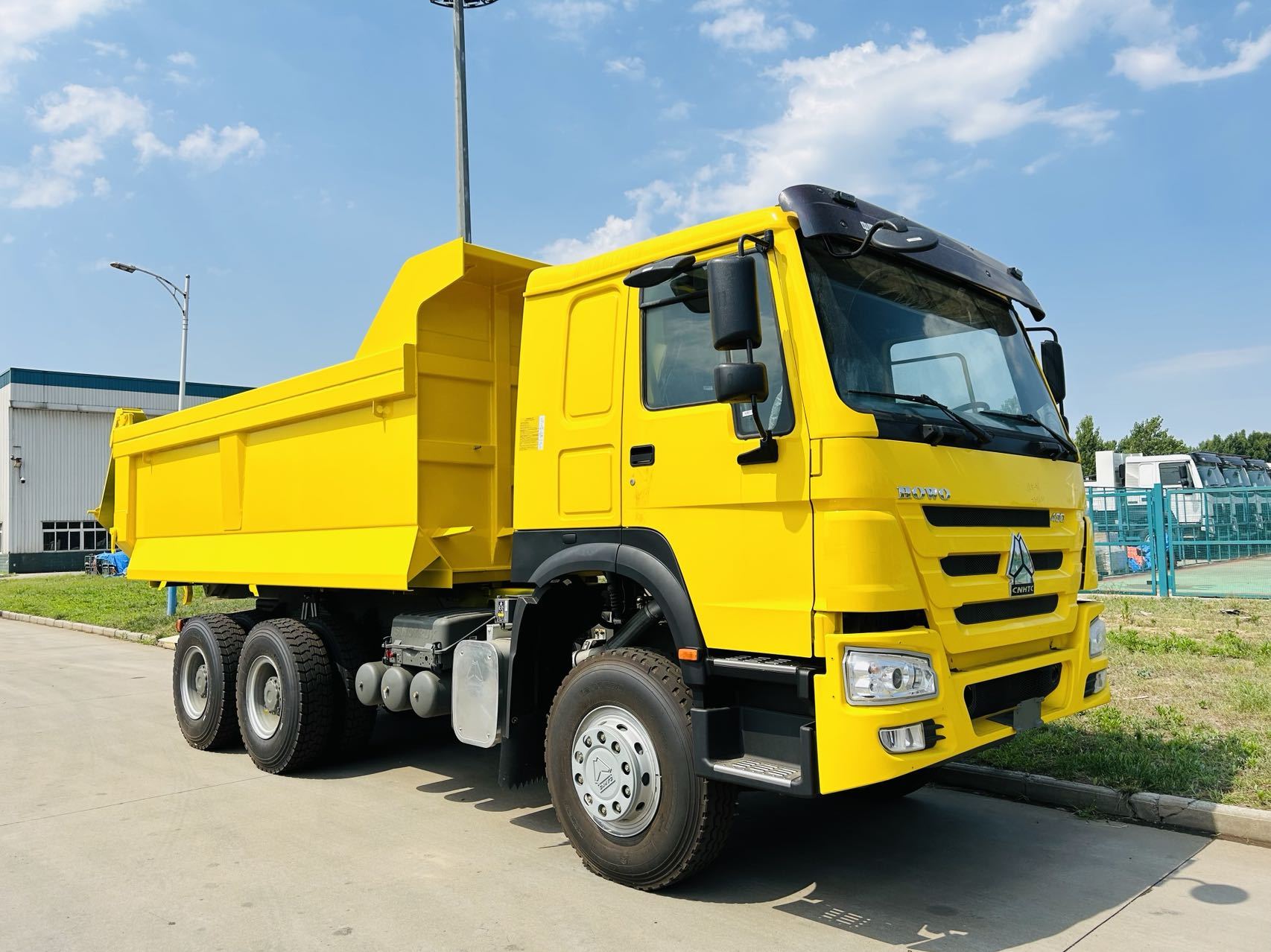 CAMINHÃO BASCULANTE SINOTRUK HOWO 6×4 25T
