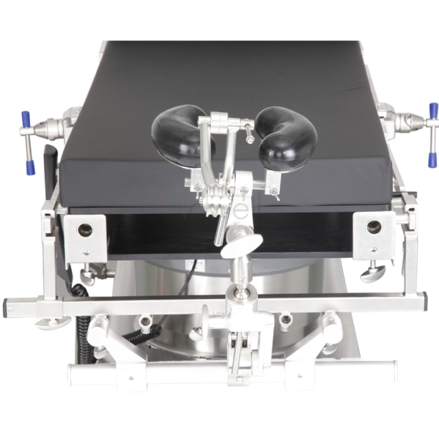 Подголовник в форме подковы с тягой