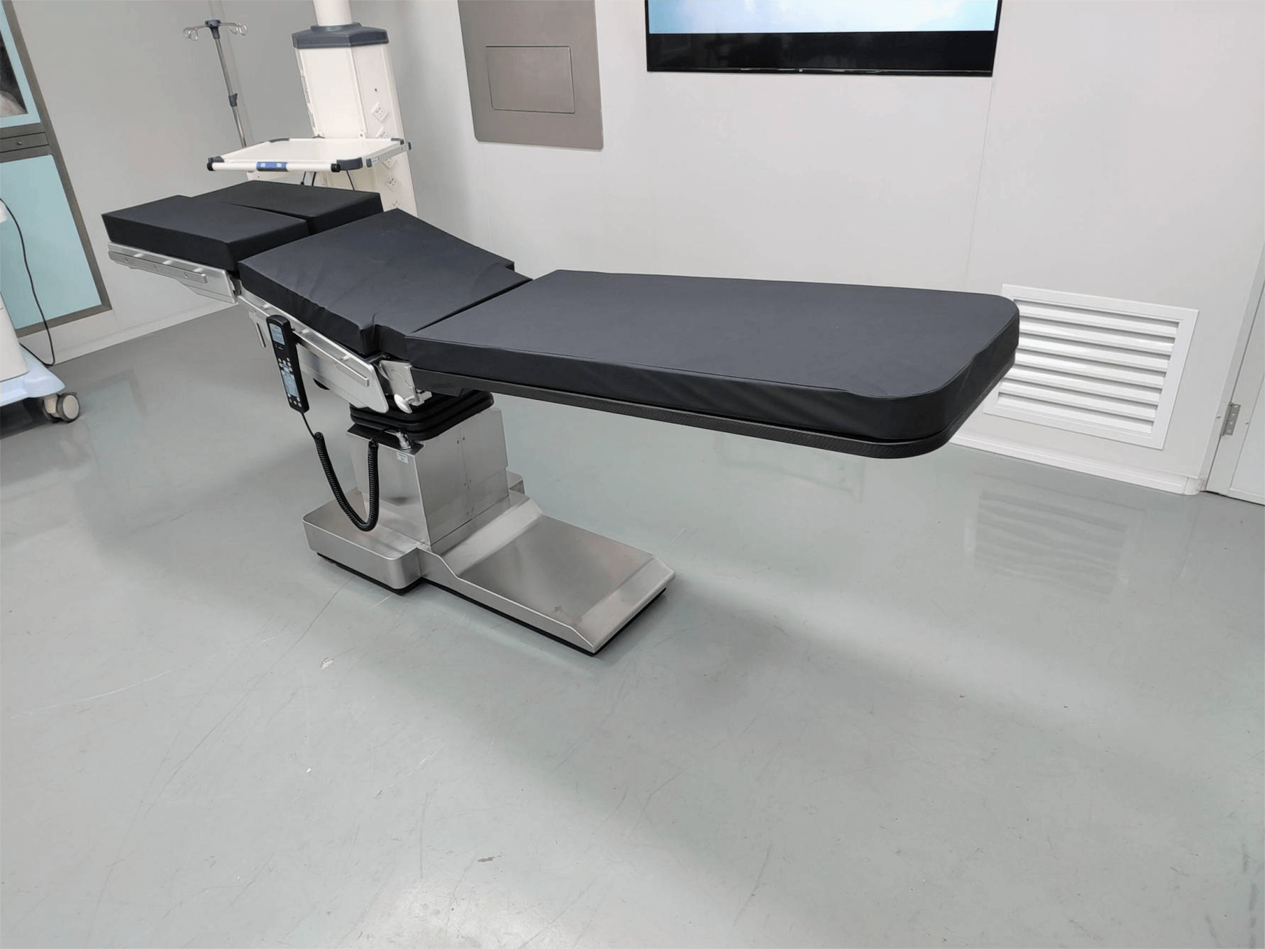 C arm surgical table