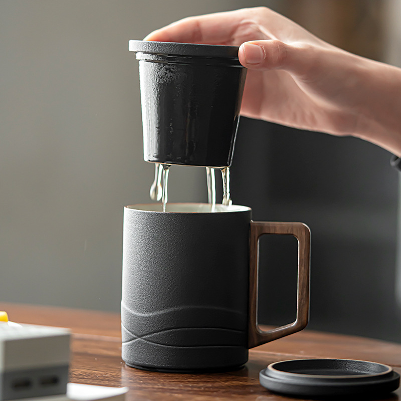 Ceramic tea cup with lid and filter