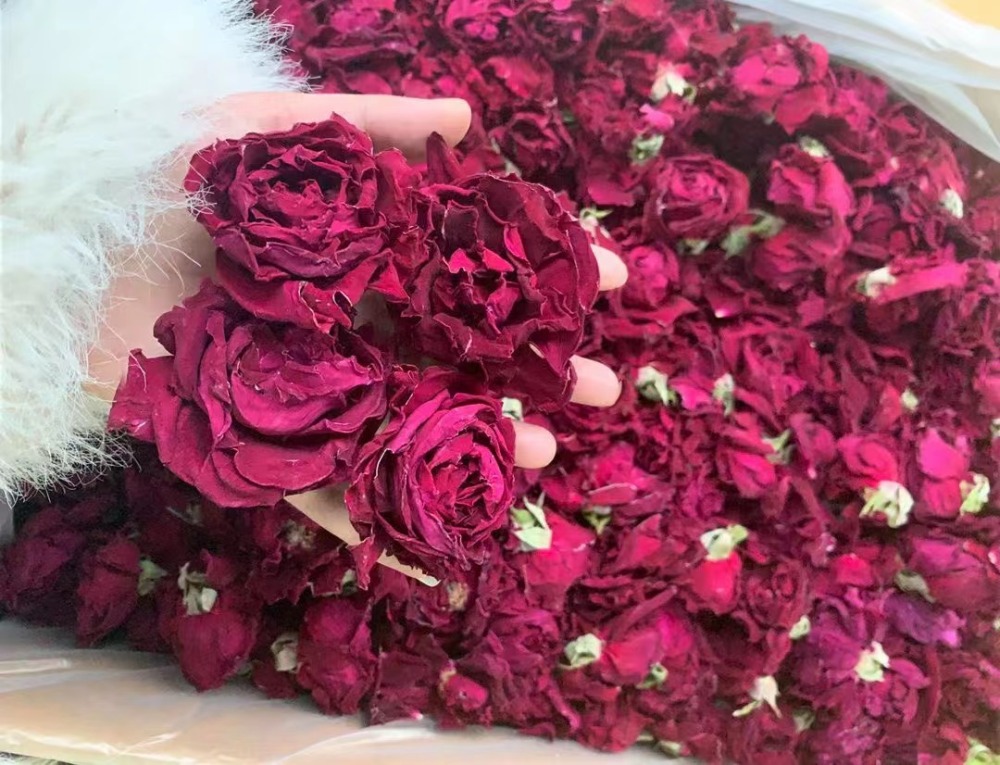 Freeze-dried dark red roses come from Yunnan romance