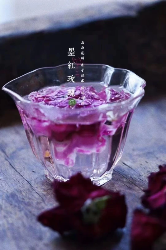 Freeze-dried dark red roses come from Yunnan romance
