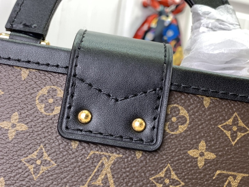 Petite Malle handbag