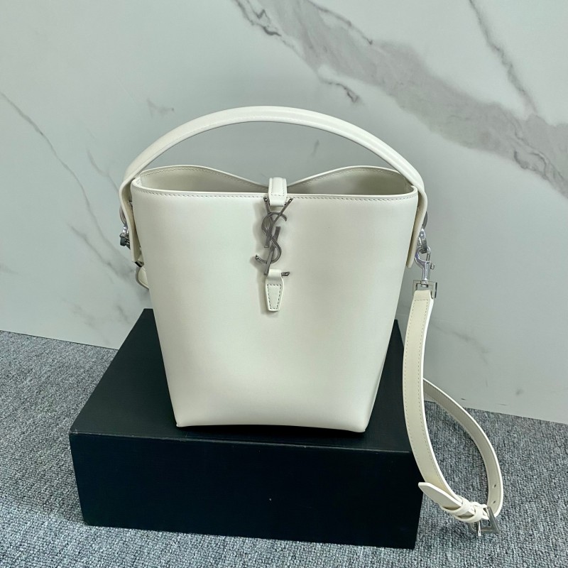 LE 37 SMALL IN SHINY LEATHER BUCKET BAG