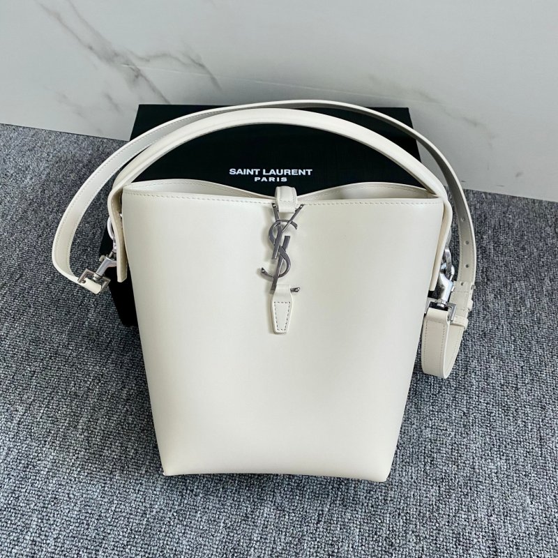 LE 37 SMALL IN SHINY LEATHER BUCKET BAG