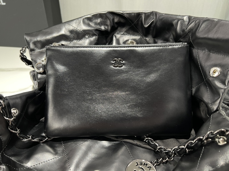 CHANEL 22 SMALL HANDBAG