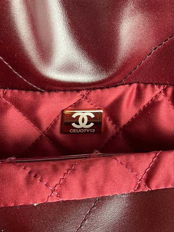 CHANEL 22 SMALL HANDBAG