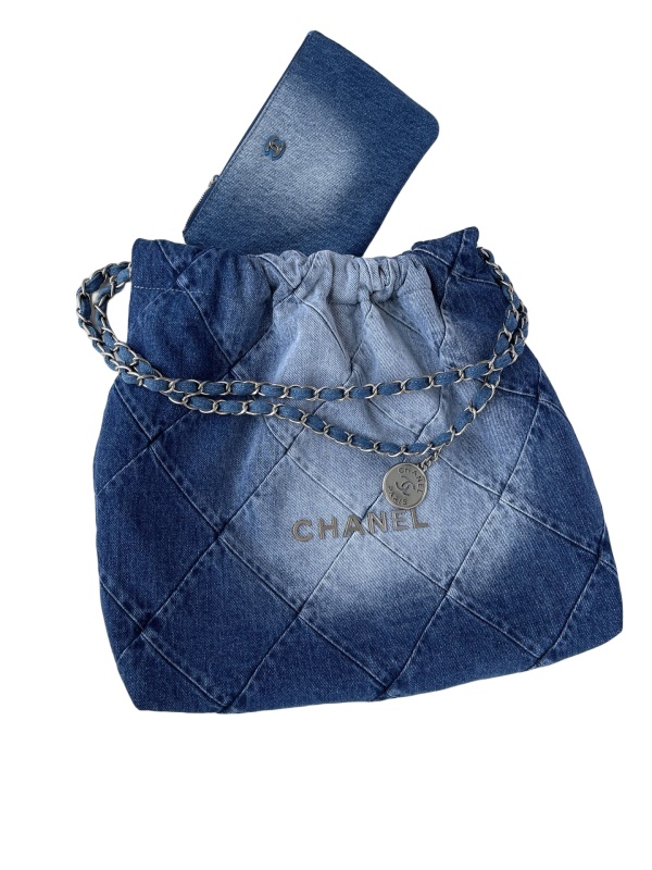 CHANEL 22 HANDBAG