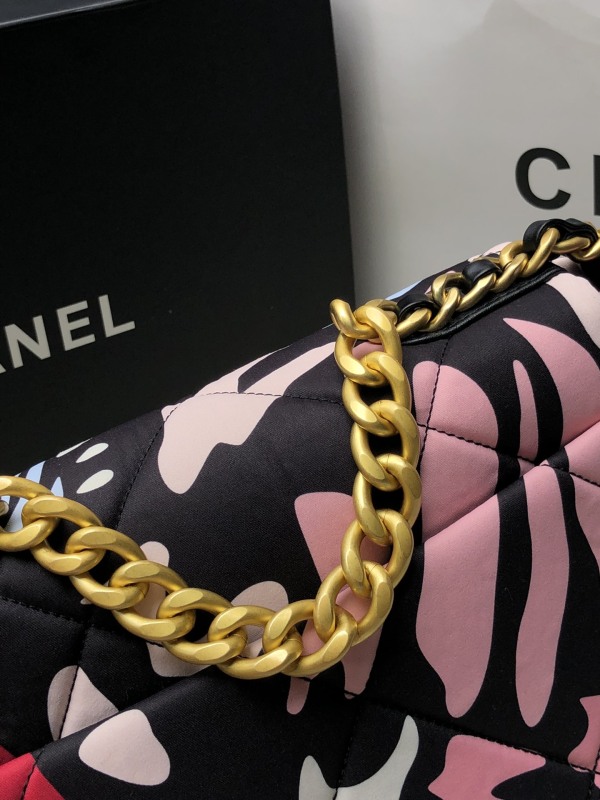 CHANEL 19 HANDBAG