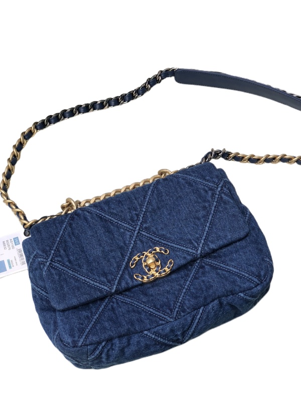 CHANEL 19 HANDBAG