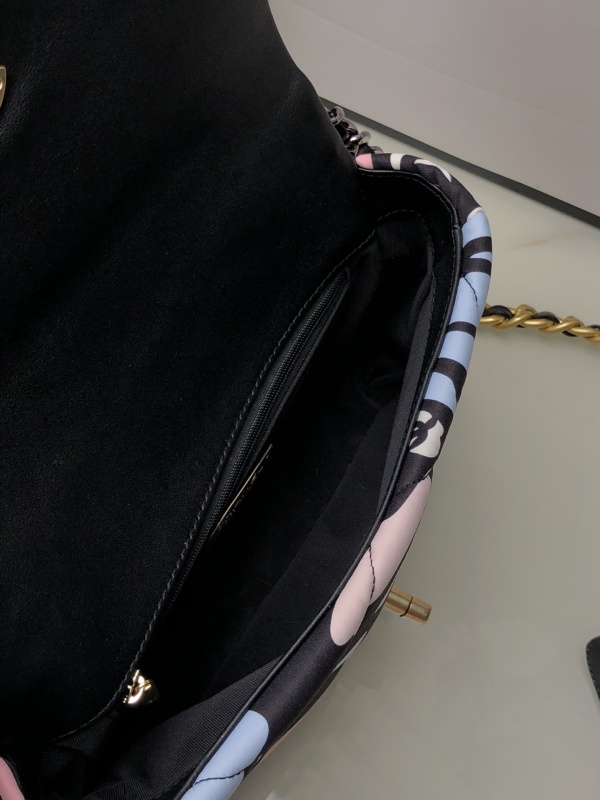 CHANEL 19 HANDBAG