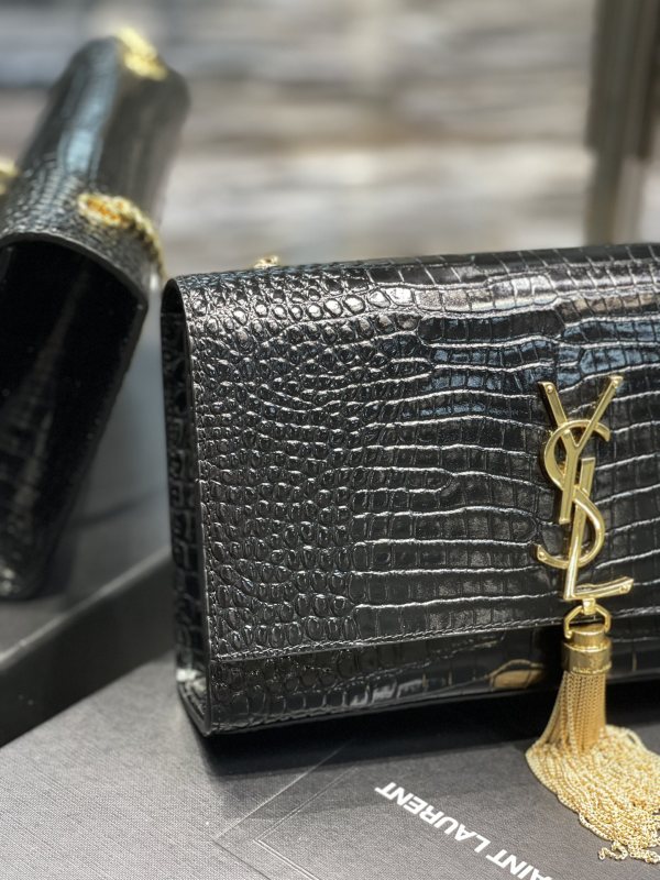 KATE MEDIUM TASSEL IN CROCODILE-EMBOSSED LEATHER