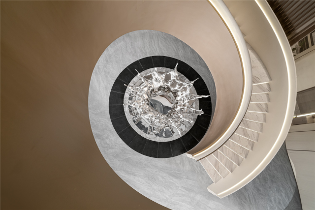 Modern Intdoor Polished Large Metal Sculpture