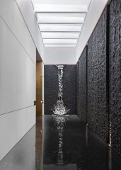 Mirror Polished Indoor Modern Metal Sculpture and  Metal Display table