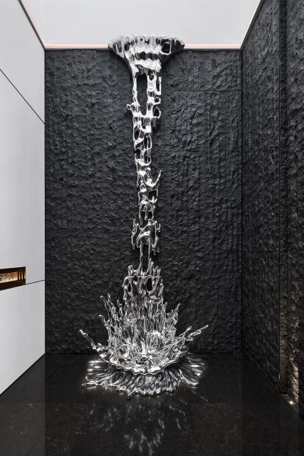 Mirror Polished Indoor Modern Metal Sculpture and  Metal Display table