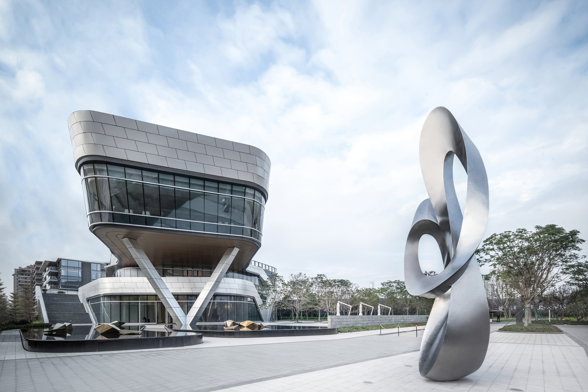 Mirror Polished Outdoor Modern Metal Sculpture