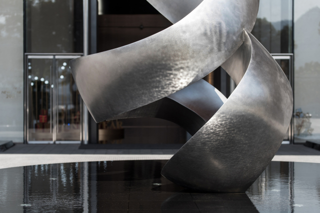 Mirror Polished Outdoor Modern Metal Sculpture
