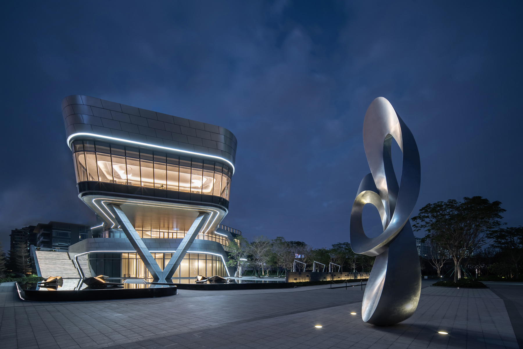Mirror Polished Outdoor Modern Metal Sculpture