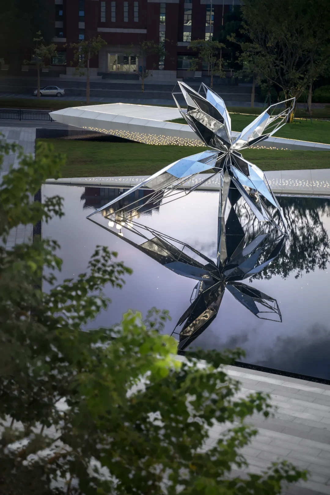 Outdoor Modern Flower of Wisdom Sculpture