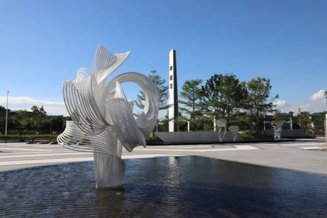 White Modern Metal Art Sculpture For Outdoor