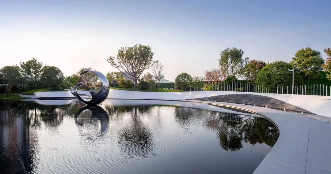 Outdoor Stainless Steel Water Feature Bright Moon Sculpture