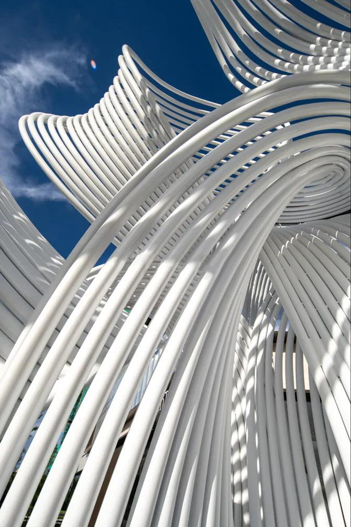 White Modern Metal Art Sculpture For Outdoor